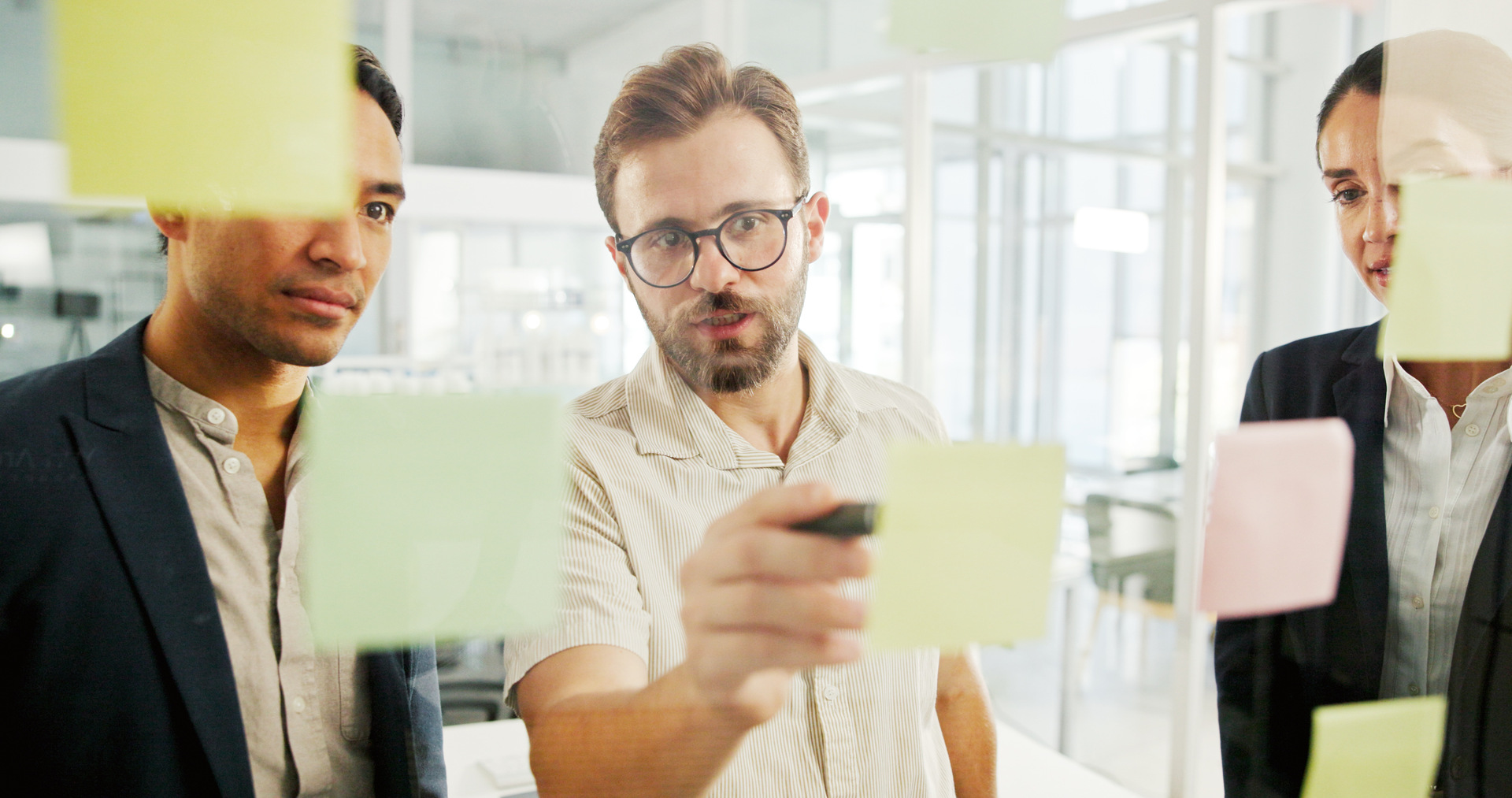 Équipe de production à l'oeuvre - BR!GHT communications