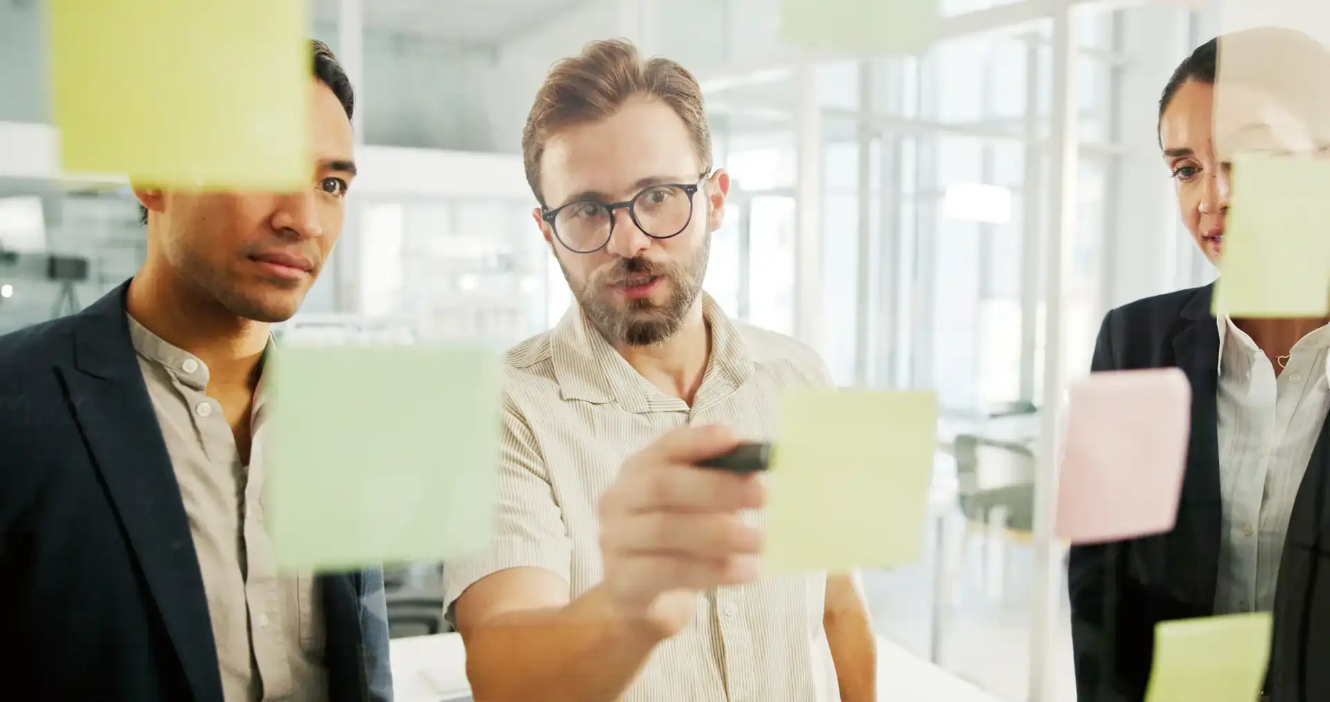 Équipe de production à l'oeuvre - BR!GHT communications